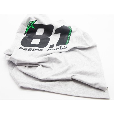 Camiseta de algodón gris, letras negras.